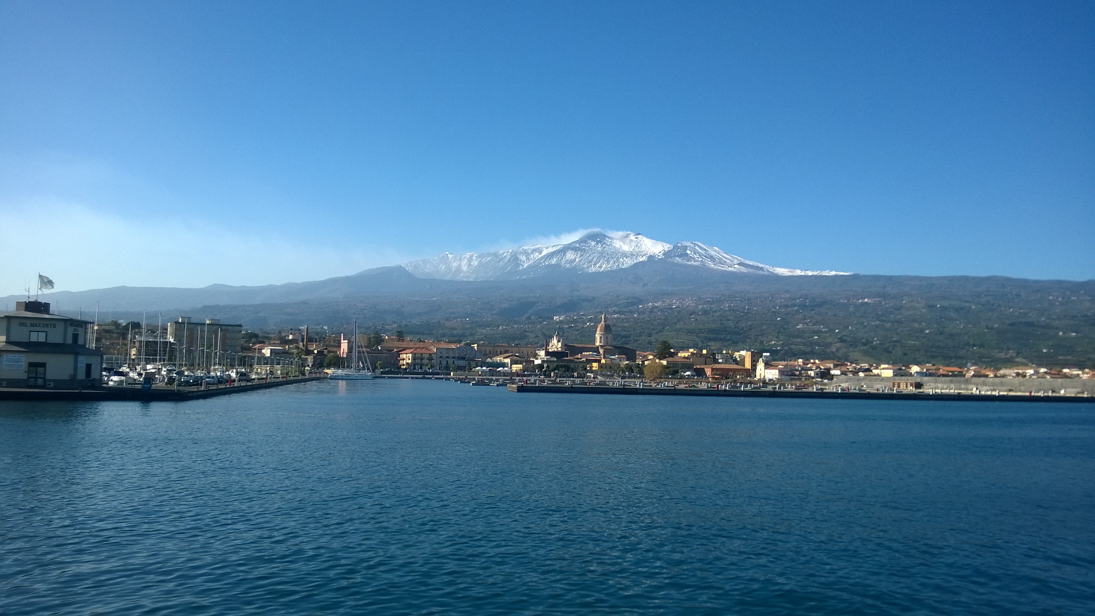 L’ Etna dal porto turistico di Riposto (CT)